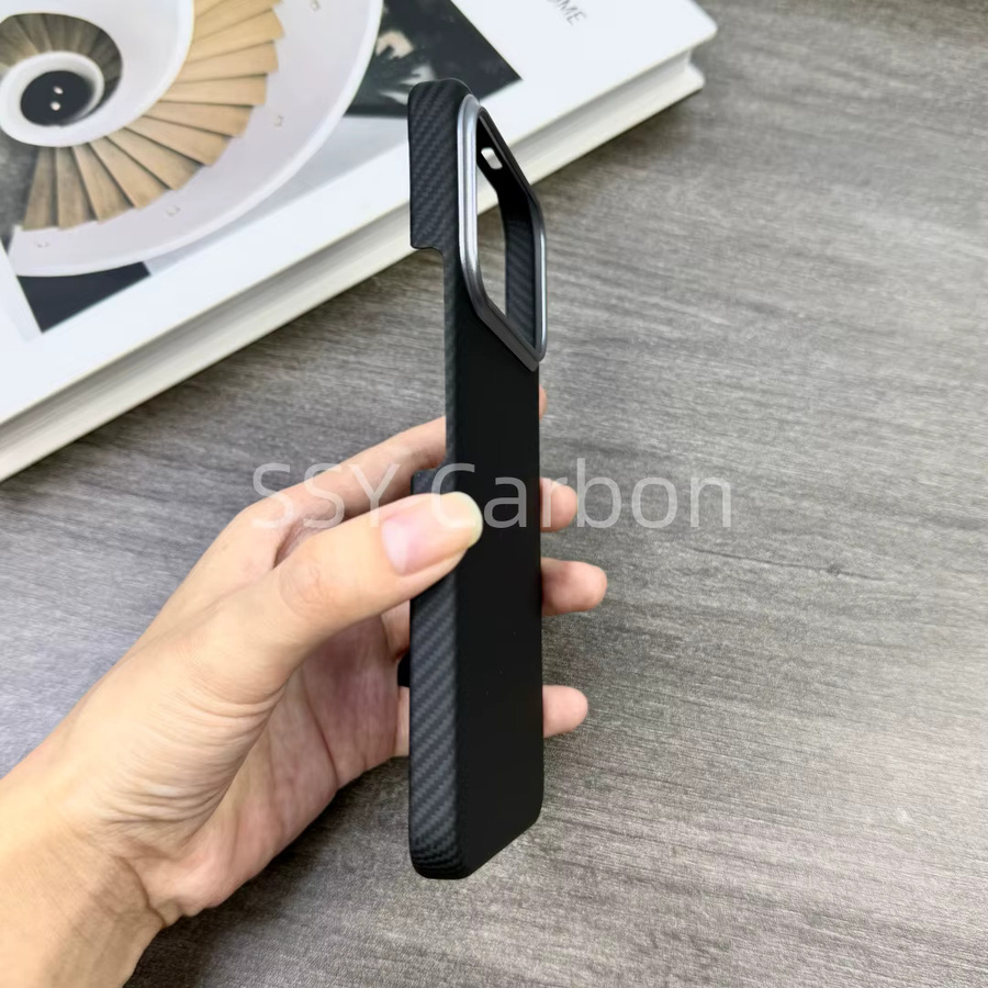 Echte Carbonfaser-Hülle für Xiaomi Poco F8 Ultra in Schwarz, ultraleichte Aramid-Faser-Schutzhülle mit schlankem Design - Bild 3