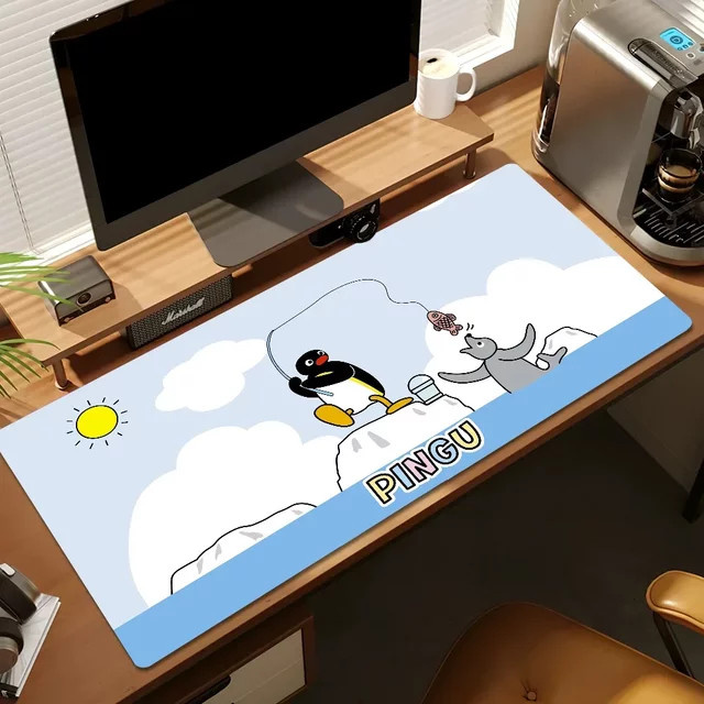 Großes Gaming Mauspad mit niedlichem Cartoon Pinguin Design, mehrfarbig, mit genähten Kanten und rutschfester Basis für deinen Schreibtisch - Bild 1