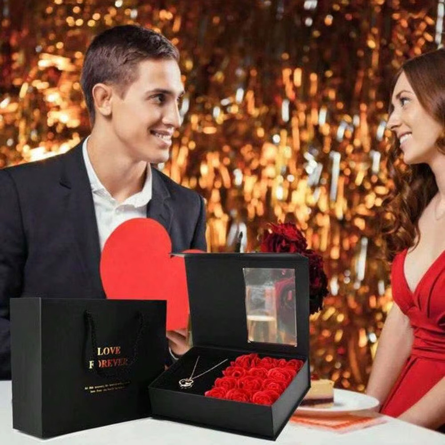 Schmuckgeschenkbox mit 12 Rosen in Schwarz für Valentinstag, Jahrestag oder Geburtstag - Bild 4