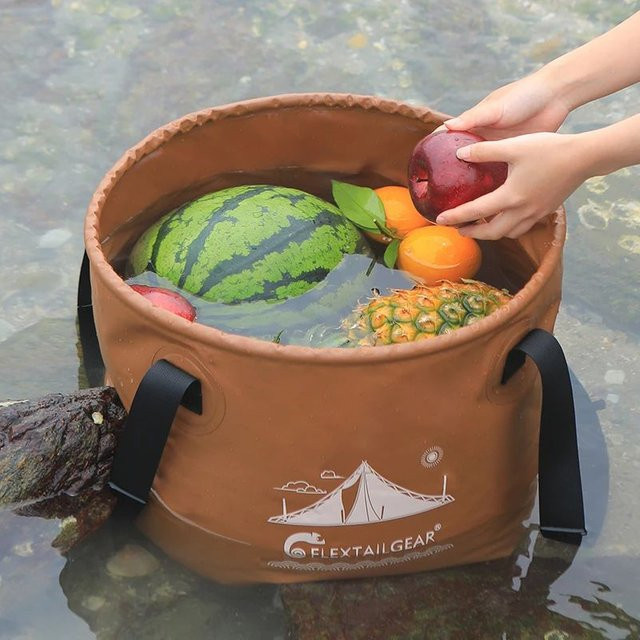 FLEXTAIL Zusammenklappbarer PVC-Wassereimer in Braun mit 20 l Fassungsvermögen für Camping und Outdoor - Bild 1