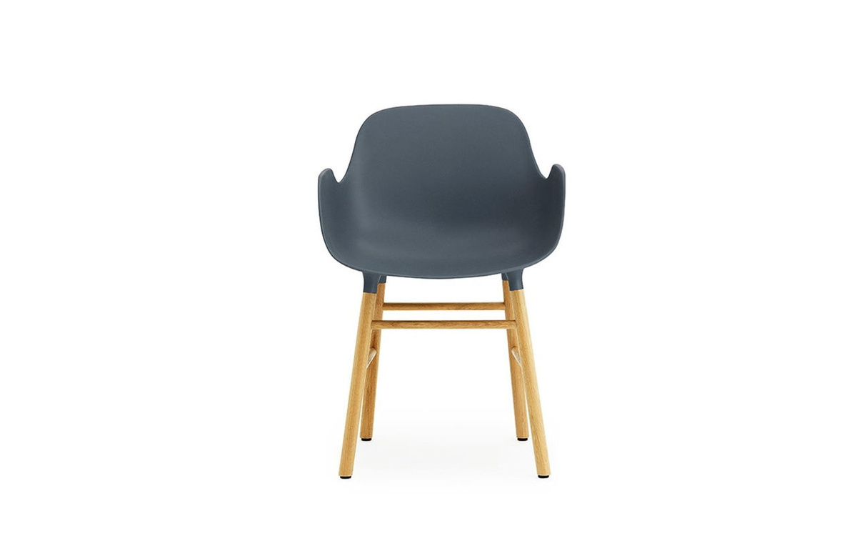 Normann Copenhagen Form Armlehnstuhl in Blau mit Holzgestell im skandinavischen Design - Bild 2