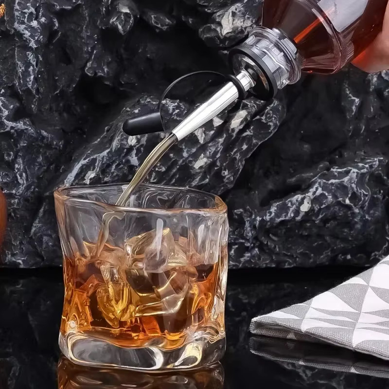 SUNFILI Weinausgießer und Flaschenverschluss aus Edelstahl in Silber für Wein, Olivenöl und Essig - Bild 3