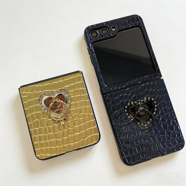 Luxuriöse Samsung Galaxy Z Flip Handyhülle mit Krokodilleder-Textur und herzförmigem Halter in Gold - Bild 1