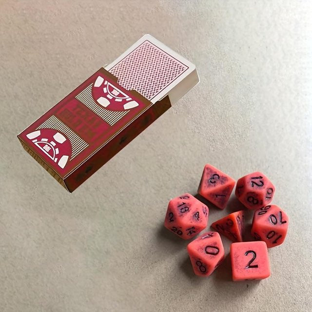 SZ-Damai Spielkartenspiel und 7er-Würfel-Set, rot, wasserfest - Bild 1