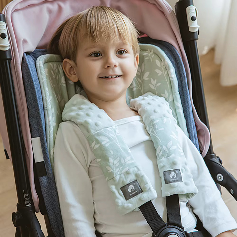 HOUSBAY 3-teiliges Kinderwagen Zubehör Set aus weicher Baumwolle in Grün mit Kissen, Kopfkissen und Sicherheitsgurt-Abdeckung für universelle Verwendung - Bild 3