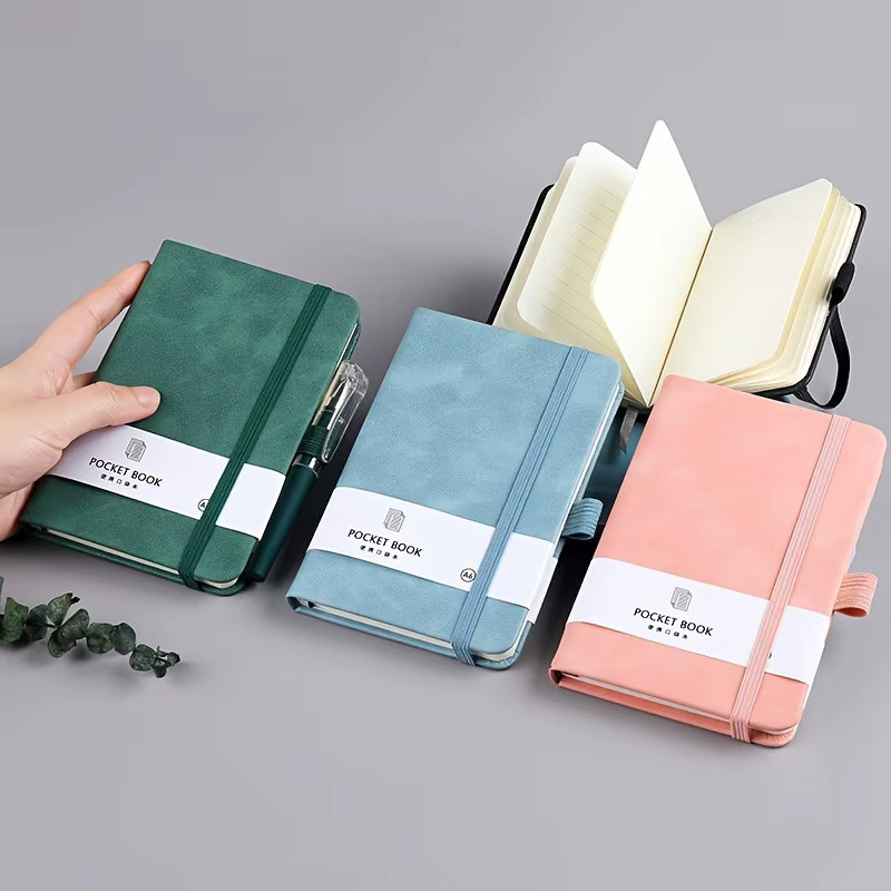 2 Stück A7 Mini-Notizbuch Set mit Stifthalter, liniertes Hardcover aus Kunstleder in Multicolor, Notizblock für Schule und Büro - Bild 2