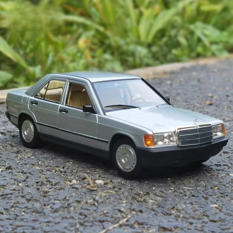 Bburago Mercedes-Benz 190e, Sportwagen Modell, 1:24, Metall - Bild 3