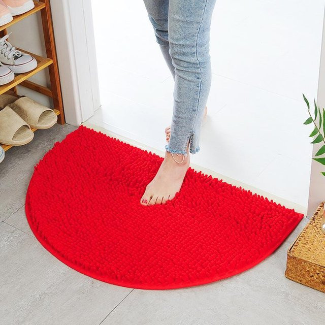 Rutschfeste Chenille Fußmatte in Halbkreisform, rot, B/T: 60 x 40 cm - Bild 1
