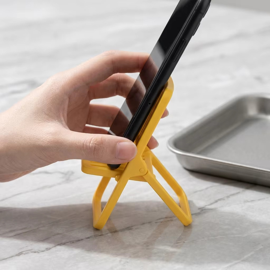 Gelber Mini-Klappstuhl Handyhalter aus 3D-Druck als dekorative Schreibtischhalterung - Bild 3