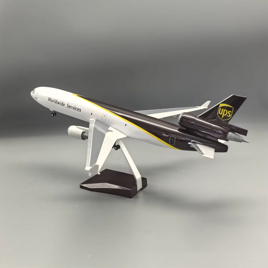 ZOCO Air UPS Airlines MD-11, Kunststoffmodell, Maßstab 1:130, mit Rädern und Fahrwerken - Bild 2