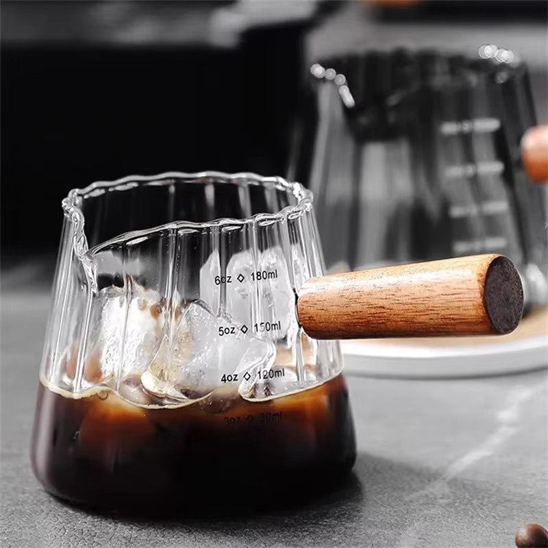 Espresso Messbecher aus Glas mit Holzgriff für Kaffeeextraktion und Milch, transparent - Bild 2