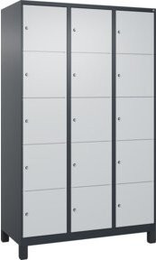 C+P Schließfachschrank Classic PLUS mit 3 Abteilen und Füßen, Farbe Anthrazit/Lichtgrau, B/T/H: 120 x 50 x 195 cm - Bild 1