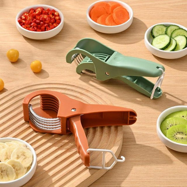 Manueller Salatschneider und Gemüseschneider in Orange als tragbarer Küchenhelfer zum Zerkleinern von Obst und Gemüse - Bild 1