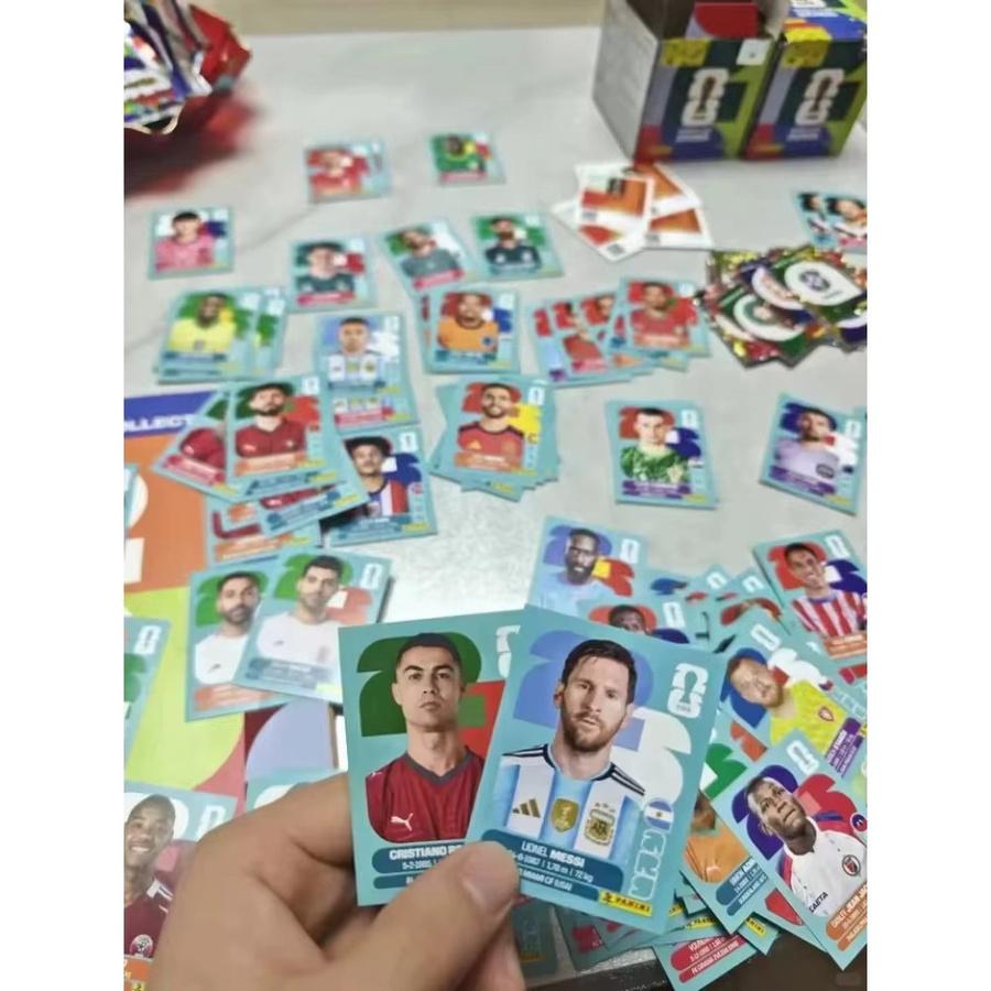 Panini Fußball Sport Sammelsticker Box, 50 Packungen, ab 18 Jahren - Bild 4