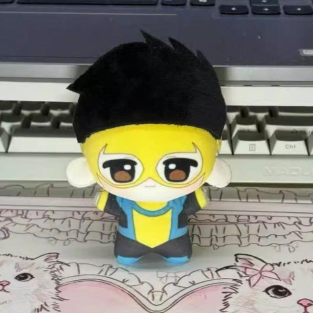Yiran toy Invincible Plüschpuppe, 10cm, ab 14 Jahren - Bild 1