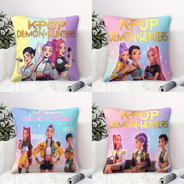Hasbro Kpop Dekokissen mit Anime-Girl-Group-Aufdruck, quadratisches Zierkissen in Multicolour für Sofa und Schlafzimmer - Bild 1