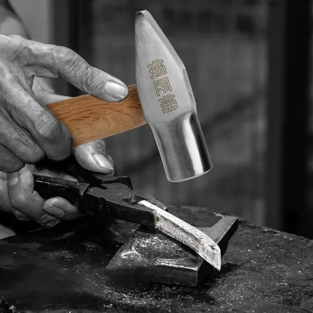Ninth World Silberschmiedhammer mit kurzem Griff und Flachkopf als professionelles Handwerkzeug - Bild 1