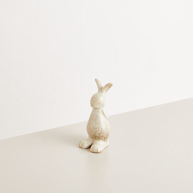 Deko Keramik Hase von BLUME2000 in Grau als Osterdeko und Ganzjahres-Accessoire - Bild 1