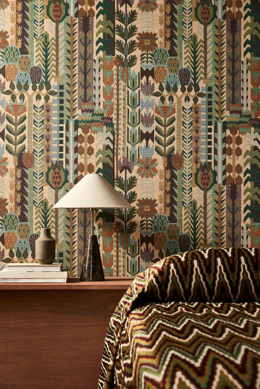 Harlequin Tapete Kuparr in Evergreen und Terracotta mit floralem Botanical-Design aus Vlies - Bild 3