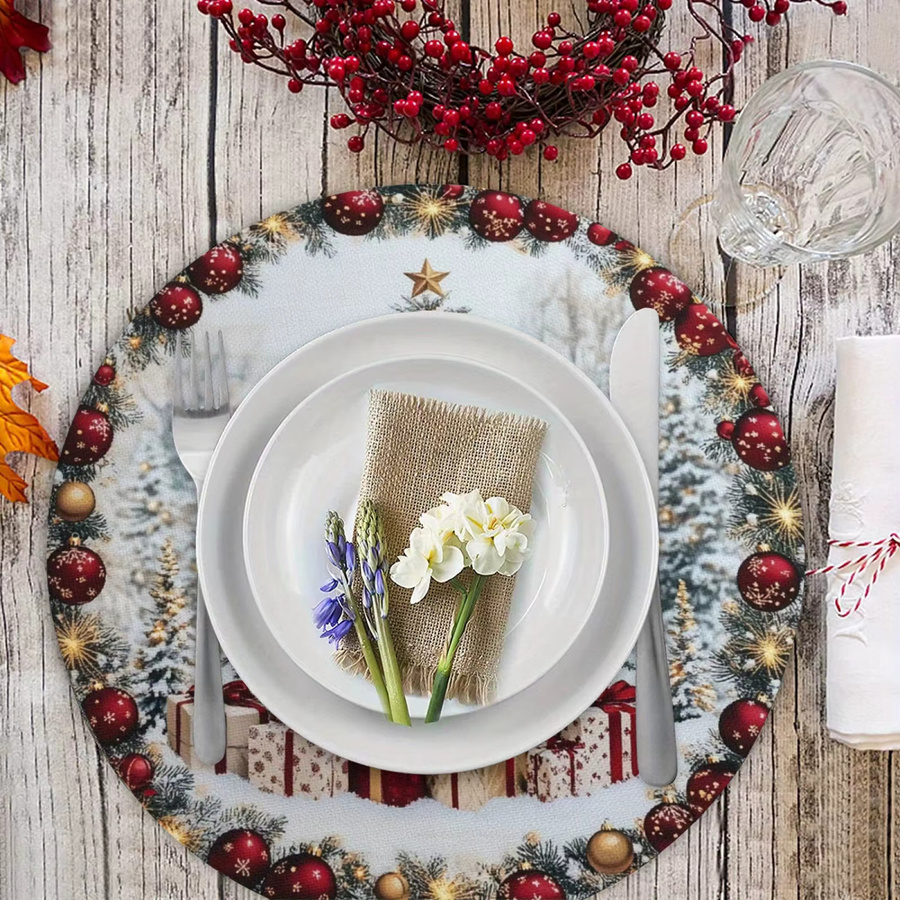 VIKAMA 4-teiliges Weihnachts-Tischset-Set mit Schneeszene, Weihnachtsbäumen und Geschenken in Rot, Weiß und Grün - Bild 2
