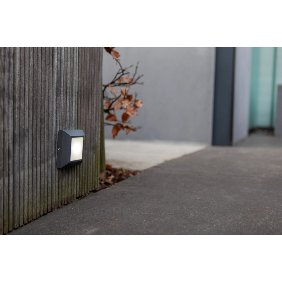 Lutec Helena LED-Außenwandleuchte in Anthrazit als Orientierungslicht für den Außenbereich - Bild 3