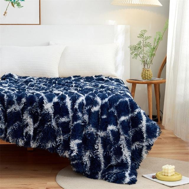 S-EMIGA Flauschige Kunstfelldecke in Weiß, weiche Plüschdecke als Überwurf für Bett und Couch, B/B: 160 x 200 cm - Bild 1