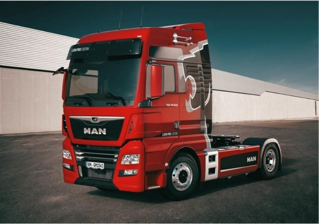 Italeri MAN TGX XXL D38, Fahrzeug, 1:24, Rot - Bild 1