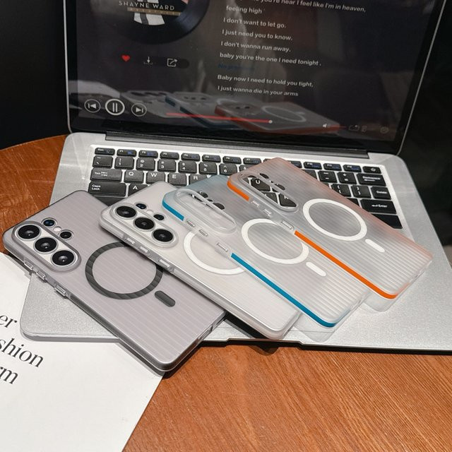 Stoßfeste PC-Hülle mit 3D-Streifen-Design für Samsung Galaxy S26 Ultra und S25 Plus, MagSafe-kompatibel, Schwarz - Bild 1