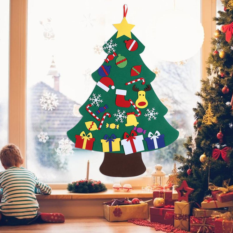 OutsideWorld DIY Weihnachtsbaum-Set aus Filz in Grün mit Rentier- und Sternen-Hängeornamenten zur Wandmontage für Kinder - Bild 2
