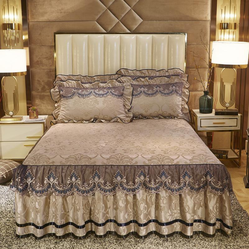 Super Six 3-teilset Bettwäsche aus geprägtem Samt mit Spitze und Plüsch-Bettrock in Beige, King-Size, B: 120 cm, L: 200 cm - Bild 1