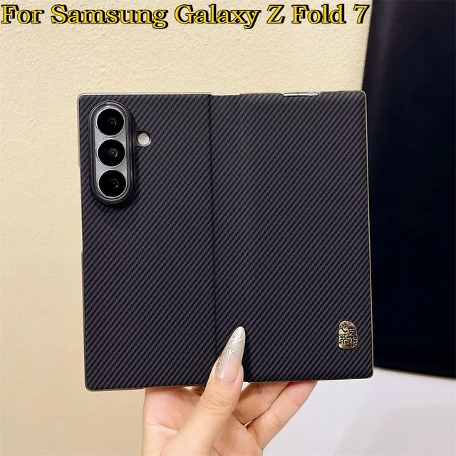 Luxus Business Flip Shell Schutzhülle aus PU Leder mit Carbon-Faser-Muster für Samsung Galaxy Z Fold 7 in Schwarz oder Weiß - Bild 1
