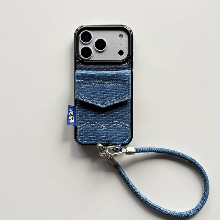 Stilvolle Retro-Kartenhülle aus blauem Denim-Stoff mit Umhängeband als stoßfeste Schutzhülle für iPhone 17, 16, 15 und 14 Pro Max - Bild 4