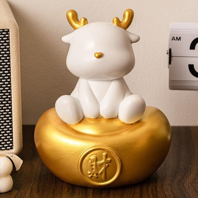 Yiran Furniture Dekofigur Maskottchen in Weiß und Gold für Silvester und Neujahr zur Dekoration von Wohnzimmer, Eingang oder Schreibtisch - Bild 1