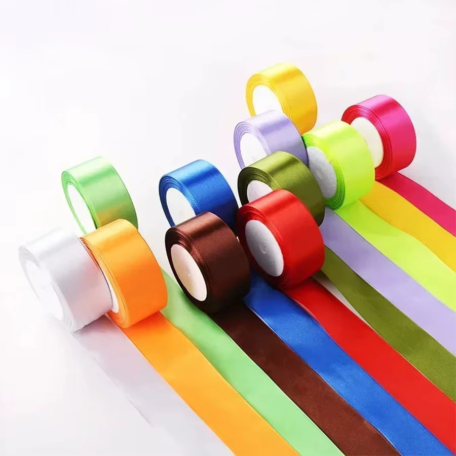 Rotes Satinband für Bastelarbeiten und Geschenke, Breite: 4 cm, Rolle mit 22 m Länge - Bild 2
