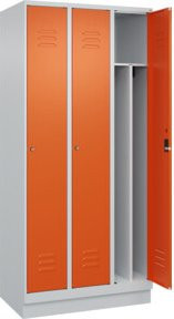 C+P Spind Classic PLUS Garderobenschrank mit 3 Abteilen, Sockel, Lichtgrau, H x B x T: 195 x 90 x 50 cm - Bild 1