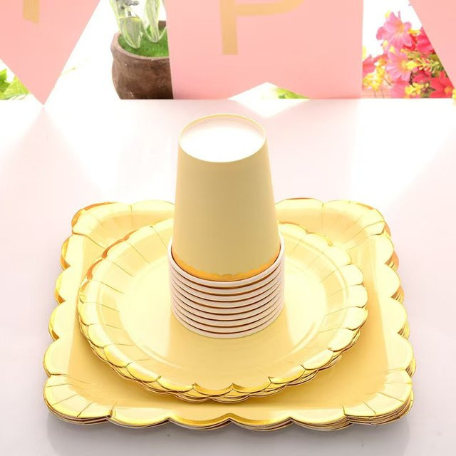 Gelbes Papiergeschirr-Set aus Papier mit Bechern, Tellern und Servietten für Happy Birthday Partys und Hochzeiten - Bild 1