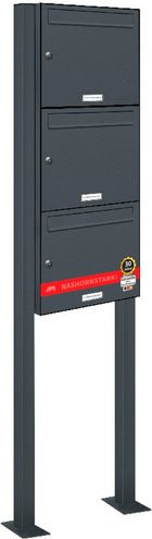 Freistehendes Briefkasten-System von AL BRIEFKASTENSYSTEME für 3 Parteien in Grau, B/H/T: 46,5 x 170 x 11,6 cm - Bild 1