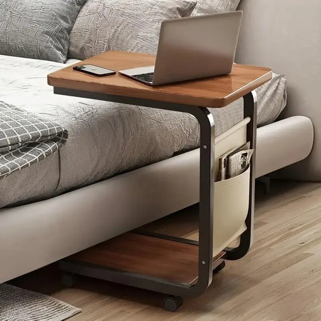 PIORLADO Rollender Beistelltisch in Braun mit Aufbewahrungstasche, C-förmiger Massivholztisch mit Metallrahmen und Rollen für Sofa und Nachttisch - Bild 1