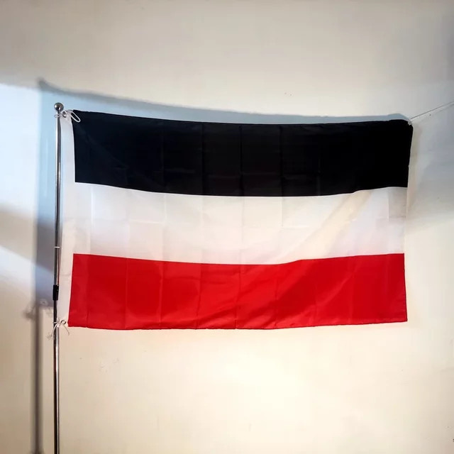 Langlebiges Polyester Outdoor-Banner Schwarz-Weiß-Rot gestreift als hängende Dekoration für Garten, Wand oder Terrasse - Bild 1