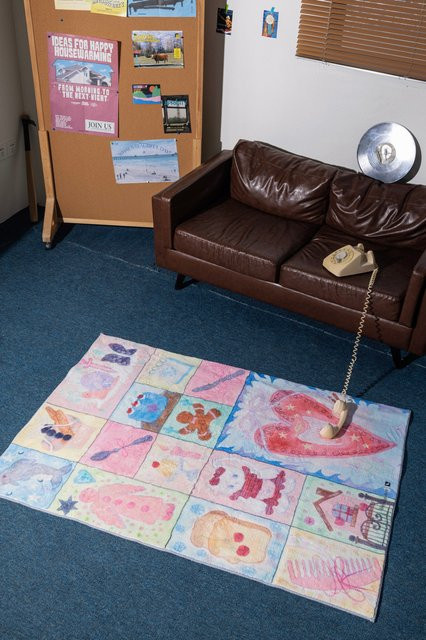 VIKAMA Mädchenzimmerteppich Winterrosa, wasserdichter und fusselfreier Teppich für Wohnzimmer, Schlafzimmer und Kinderzimmer, B/T: 85 x 60 cm - Bild 1