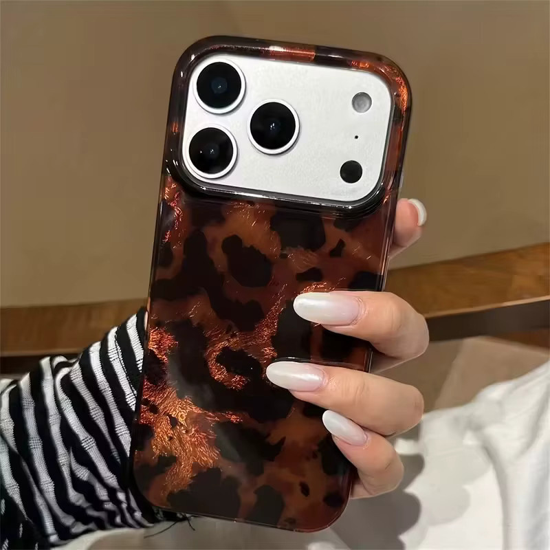 Luxuriöse iPhone Hülle mit braunem und schwarzem Leopardenmuster im Vortex-Design für verschiedene iPhone Modelle - Bild 3