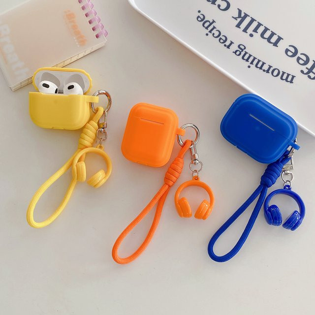 Weiche Schutzhülle für Apple AirPods Pro und AirPods 1 2 3 4 in Blau mit Handgelenkschlaufe und Anhänger - Bild 1