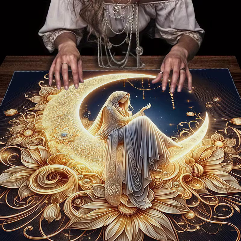 VIKAMA Tarot-Kartentischdecke Göttin des Mondes mit Blumenmuster in Gold, Boho Altartuch aus Leinen für spirituelle Zeremonien und Wahrsagerei - Bild 2