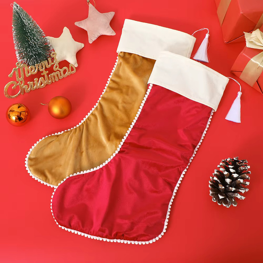 DYSHAYEN Samt-Weihnachtsstrümpfe mit Bommelbesatz und Quaste in Grau und Rot zur Dekoration für Kamin und Party - Bild 1