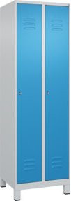 C+P Spind Classic PLUS Garderobenschrank mit 2 Abteilen, Füße, Zylinderschloss und 3 Garderobenhaken, H x B x T: 195 x 60 x 50 cm - Bild 1