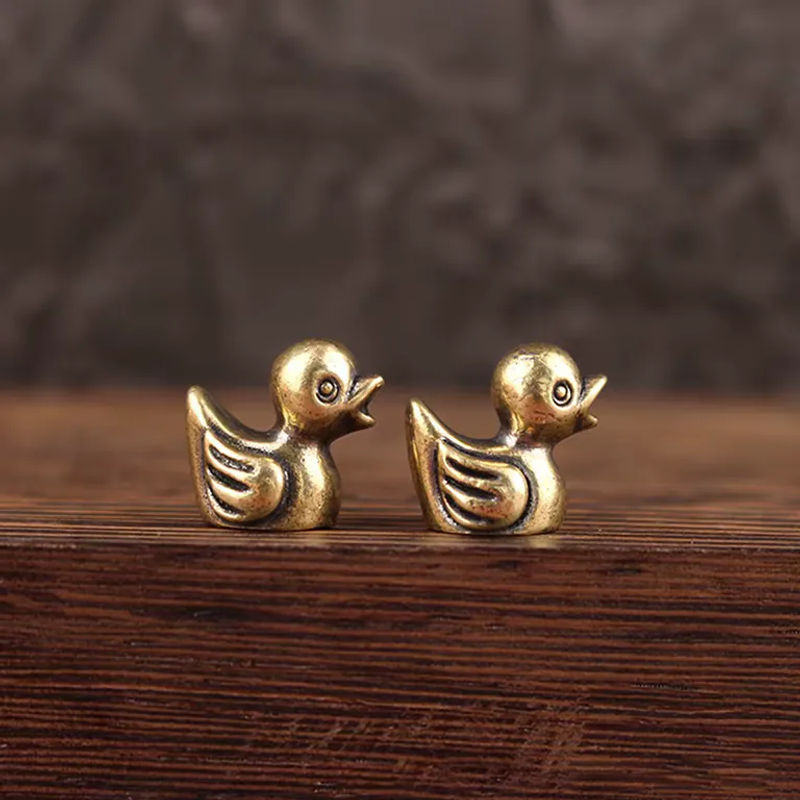 Handgefertigte Messing-Entenfigur von ouhoe in Gold als dekoratives Ornament für deinen Schreibtisch oder Couchtisch - Bild 5