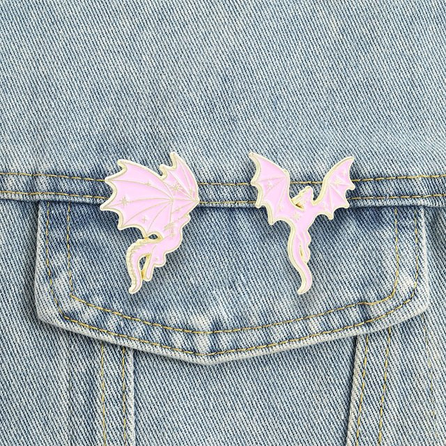 Miss Zoe Anstecknadel Rosa Drachen-Emaille, Unisex - Bild 1