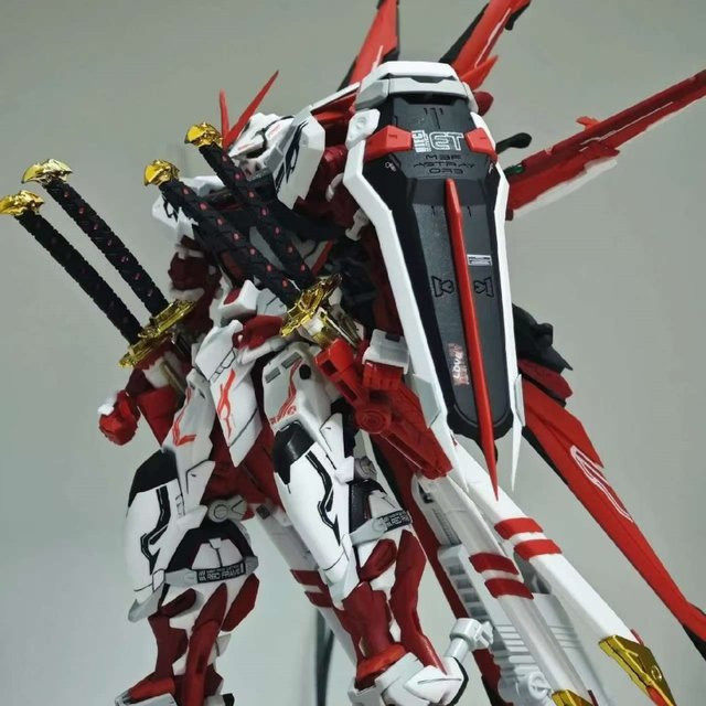 Bandai SEED DESTINY Astray Red Frame Model-58, Actionfiguren, 1:144 - Bild 1