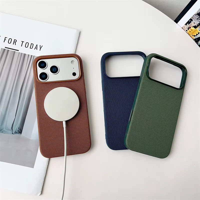 OLPAY Magnetische Tech Stoff Handyhülle für iPhone 17 Air 16 15 14 13 Pro Max in Braun mit MagSafe Kompatibilität und stoßfestem Schutz - Bild 2