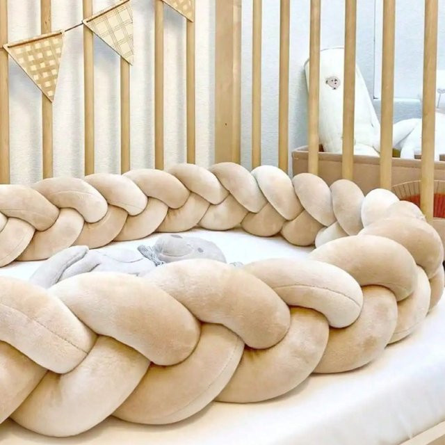 Insular Baby-Bettumrandung mit Knoten als Schutzpolster und Dekoration für Säuglingsbetten in Beige - Bild 1